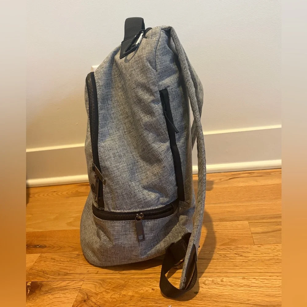 Lululemon backpack - Picture 3 of 3